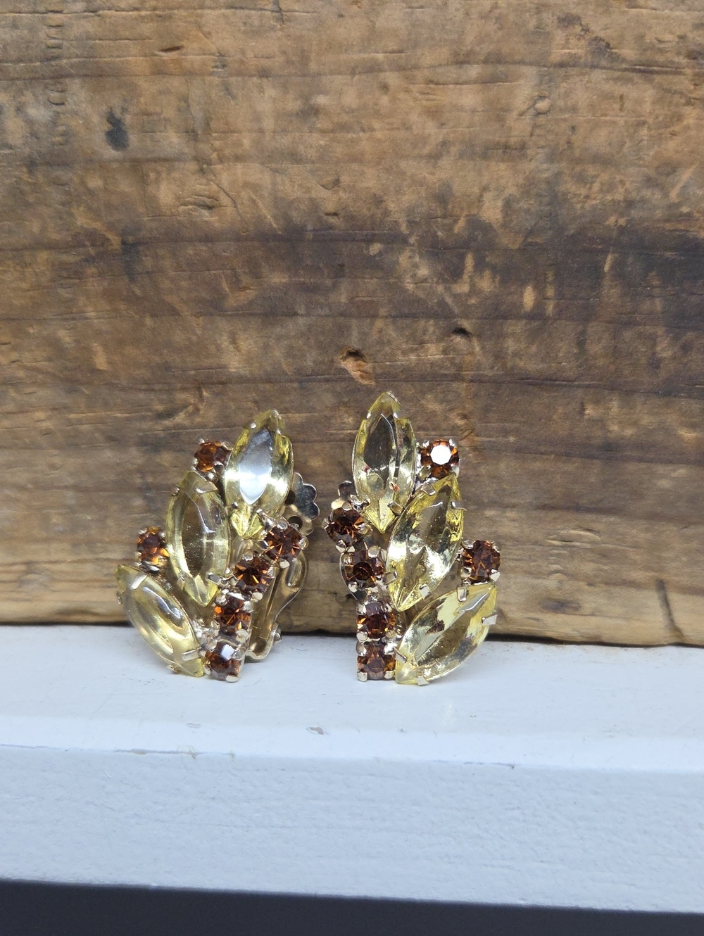 Vintage Unsigned Juliana D&E Rhinestone Leaf Clip-On Earrings